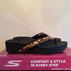 Vionic Black and Gold Women's Sandals